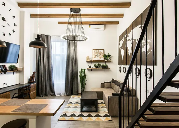 три дворівневі квартири для 12 гостей *