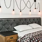 три дворівневі квартири для 12 гостей *